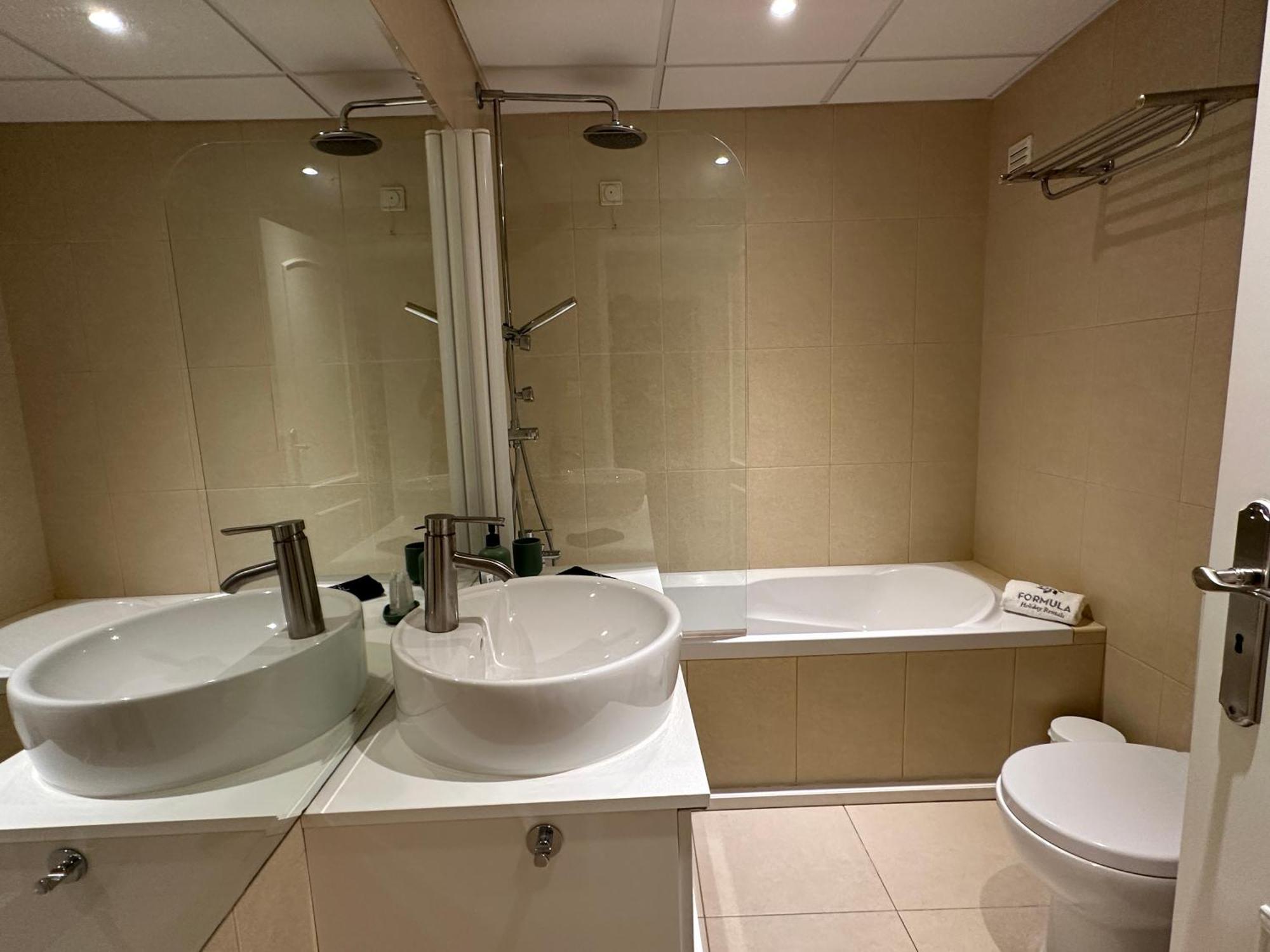 Marina Mar By Fhr Piscina Parking Apartment Куартейра Екстериор снимка